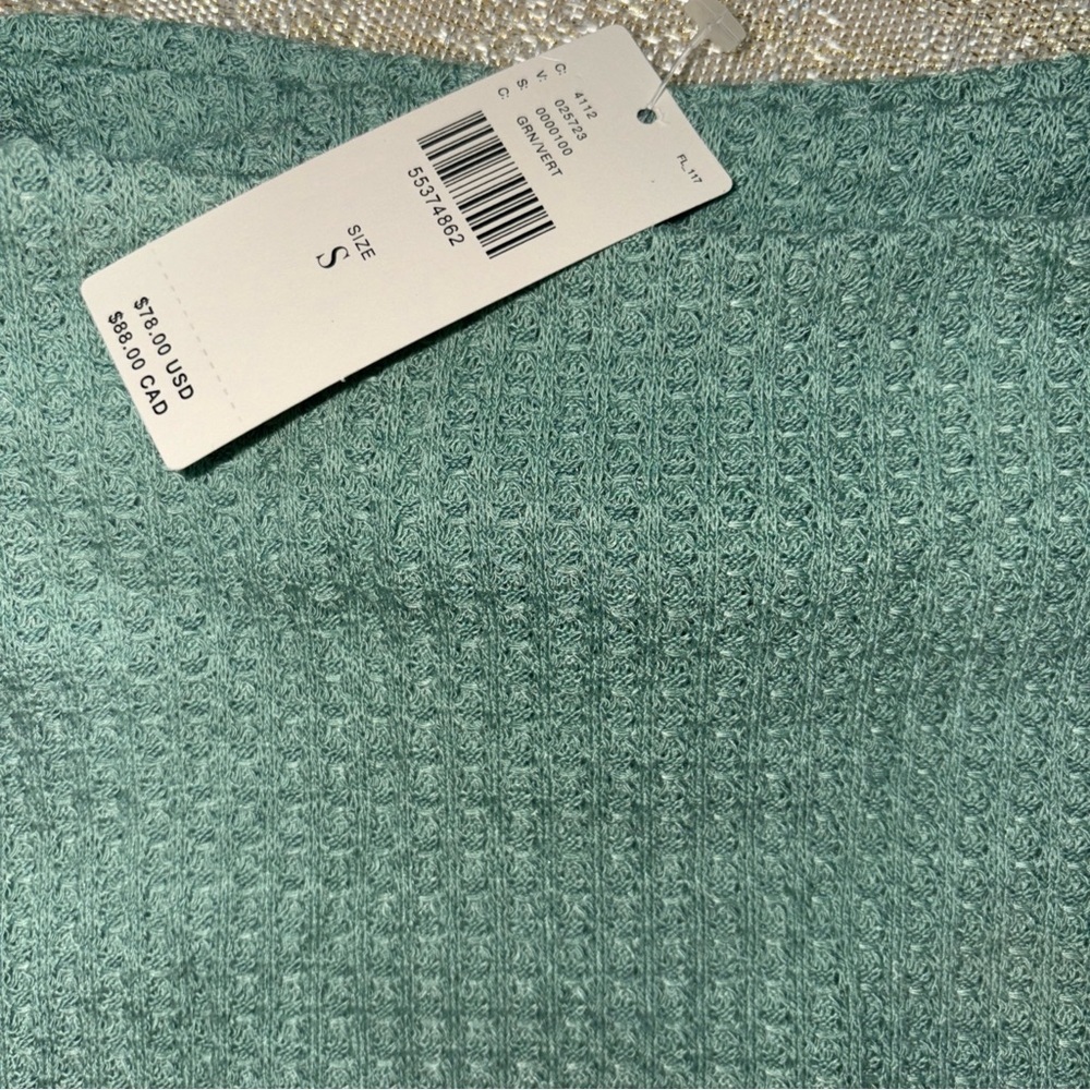 Elegant Green Turtleneck Sweater - Picture 6 of 7